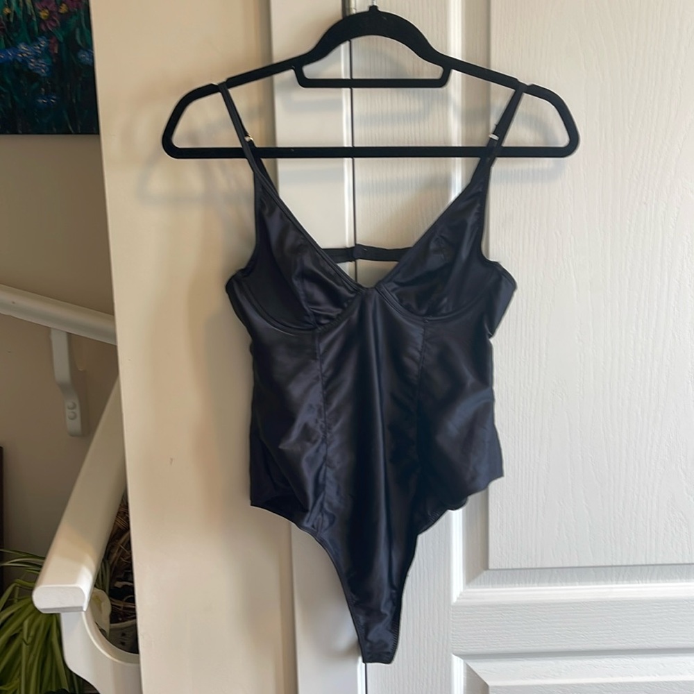 🌸La SENZA bodysuit lingerie with underwire bra and thong